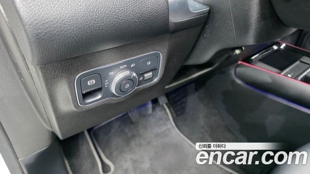Mercedes-Benz GLB-Class 2021 — Şəkil 19/20
