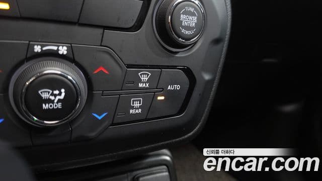 Jeep Renegade 2021 — Şəkil 16/20