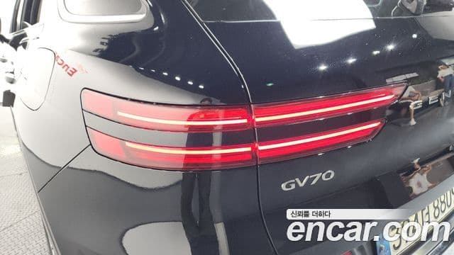 Genesis GV70 2021 — ფოტო 34/35