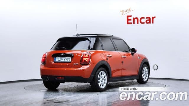 Mini Cooper 2021 — Şəkil 26/33