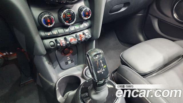 Mini Cooper 2021 — Şəkil 30/33