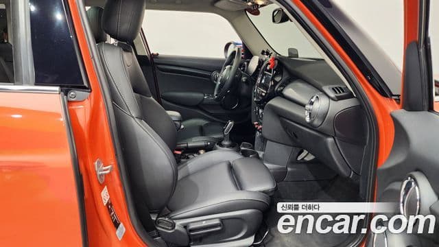 Mini Cooper 2021 — Şəkil 18/33