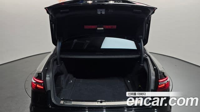 Audi A8 2020 — ფოტო 18/20