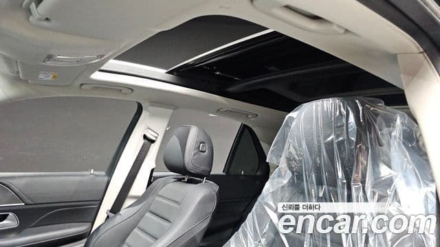 Mercedes-Benz GLE-Class 2023 — ფოტო 17/20