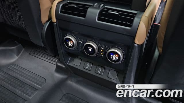 Land Rover Defender 2026 — фото 18 из 20