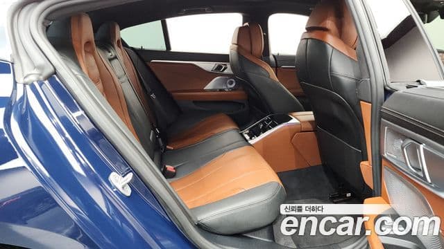 BMW 8 Series 2024 — Photo 33/35