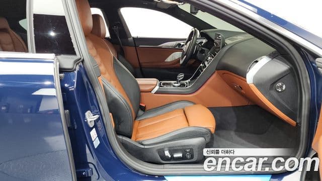 BMW 8 Series 2024 — Photo 21/35