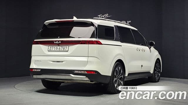 Kia Carnival 2023 — ფოტო 2/20