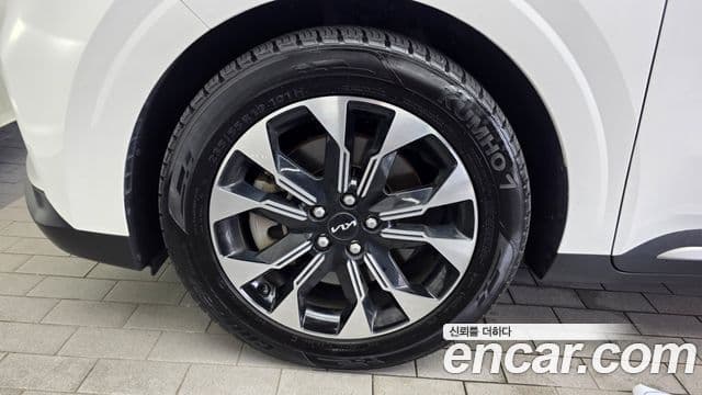 Kia Carnival 2023 — ფოტო 5/20