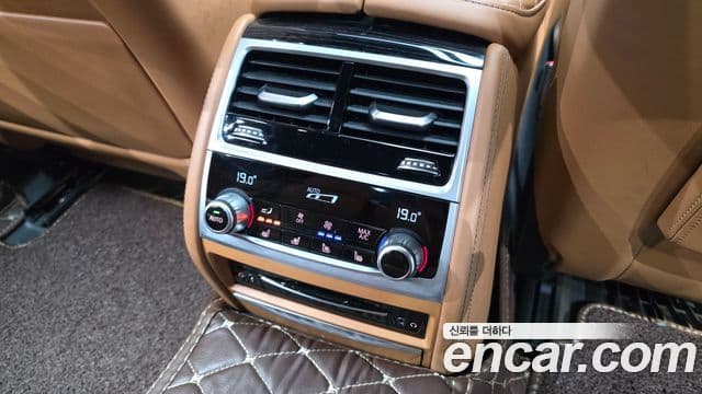BMW 7 Series 2019 — Фото 19/20