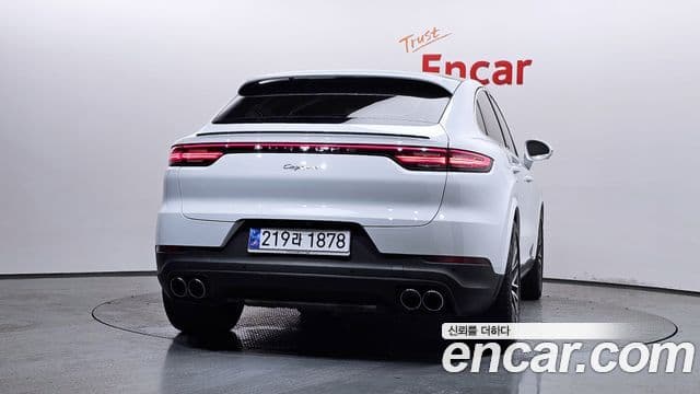 Porsche Cayenne 2022 — ფოტო 3/20