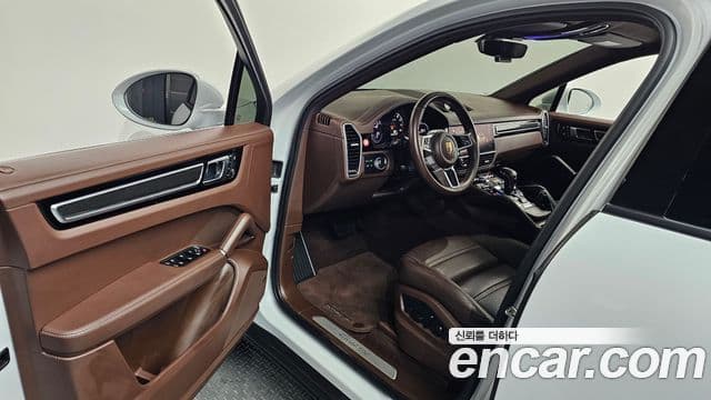 Porsche Cayenne 2022 — ფოტო 9/20