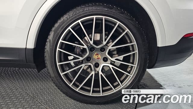 Porsche Cayenne 2022 — Photo 6/38