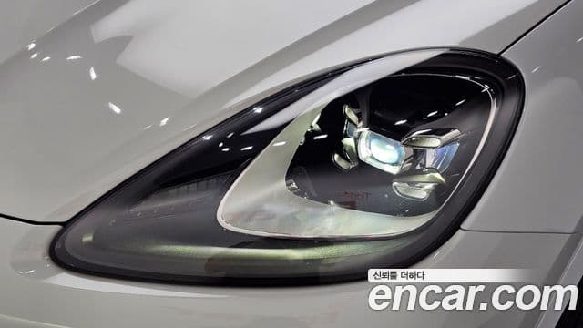 Porsche Cayenne 2022 — Photo 1/38