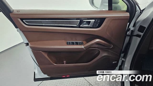 Porsche Cayenne 2022 — Photo 22/38