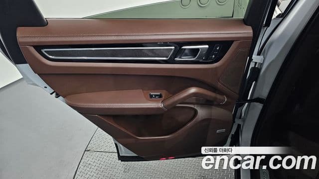 Porsche Cayenne 2022 — Photo 25/38