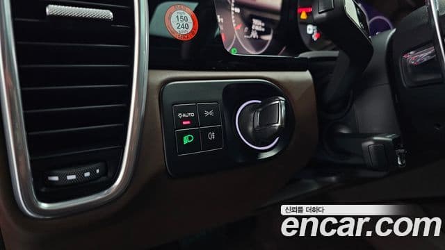 Porsche Cayenne 2022 — Photo 17/38