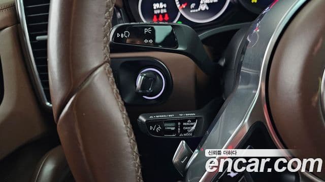 Porsche Cayenne 2022 — Photo 12/38