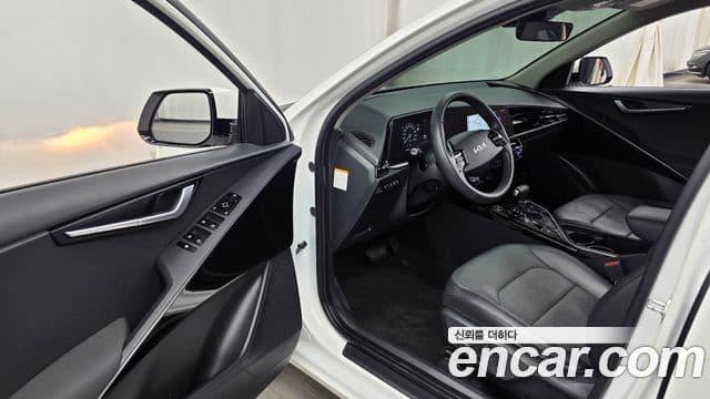 Kia Niro 2022 — Фото 10/20