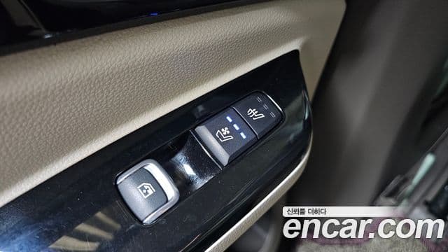 Kia Carnival 2022 — Şəkil 17/20