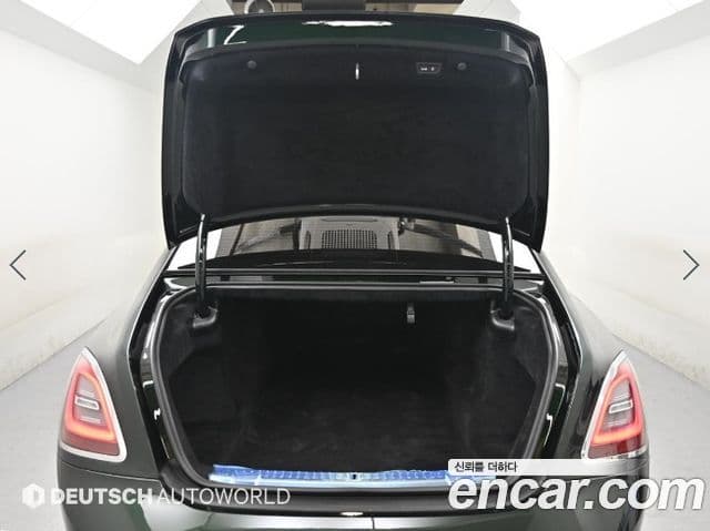 Rolls-Royce Ghost 2022 — ფოტო 19/20