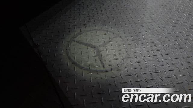 Mercedes-Benz E-Class 2021 — Фото 19/20