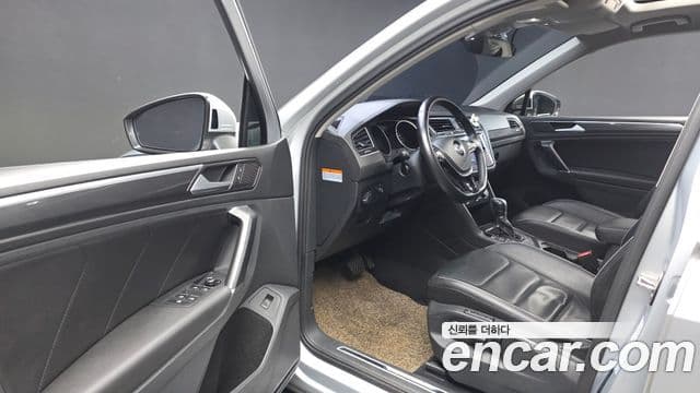 Volkswagen Tiguan 2018 — Şəkil 10/20