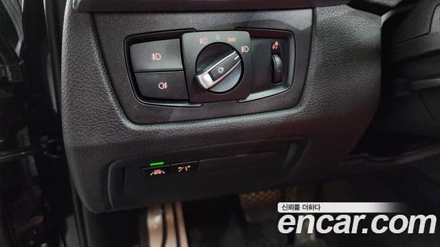 BMW 3 Series 2018 — ფოტო 16/20