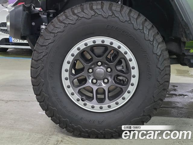 Jeep Wrangler 2025 — ფოტო 4/20