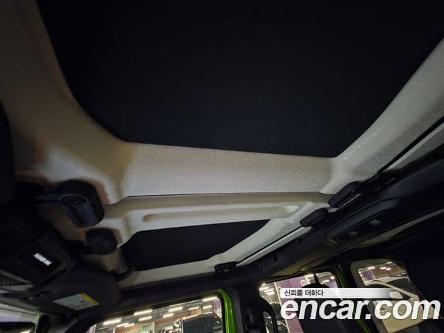 Jeep Wrangler 2025 — ფოტო 19/20