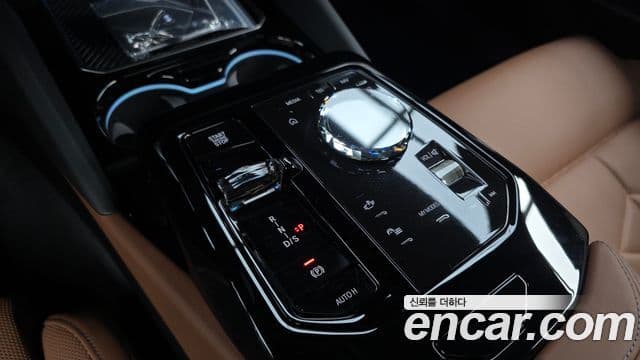 BMW 5 Series 2025 — Фото 9/20