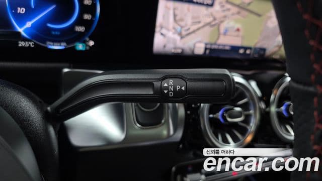 Mercedes-Benz EQB 2025 — ფოტო 30/31