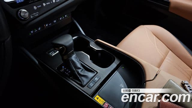Lexus ES300h 2024 — фото 9 из 20