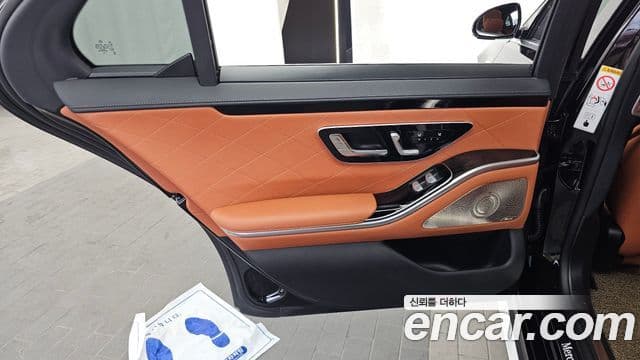 Mercedes-Benz S-Class 2025 — Photo 34/36
