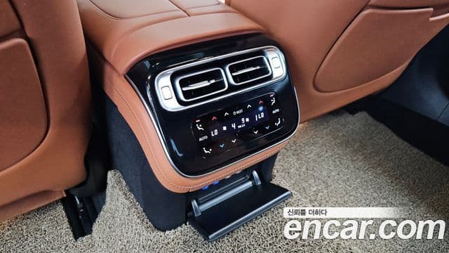 Mercedes-Benz S-Class 2025 — Photo 10/36