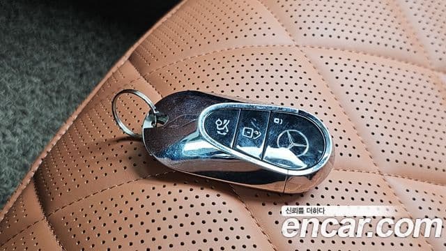 Mercedes-Benz S-Class 2025 — Photo 29/36