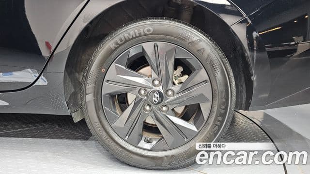 Hyundai The New Avante Hybrid 2021 — Photo 23/31