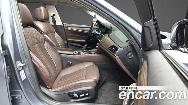 BMW 5 Series 2018 — Şəkil 11/20