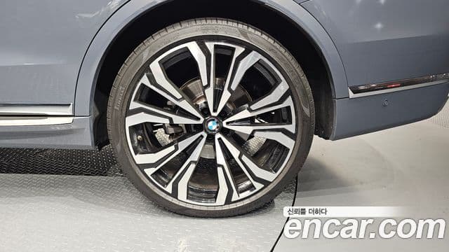 BMW X7 2023 — Photo 29/35