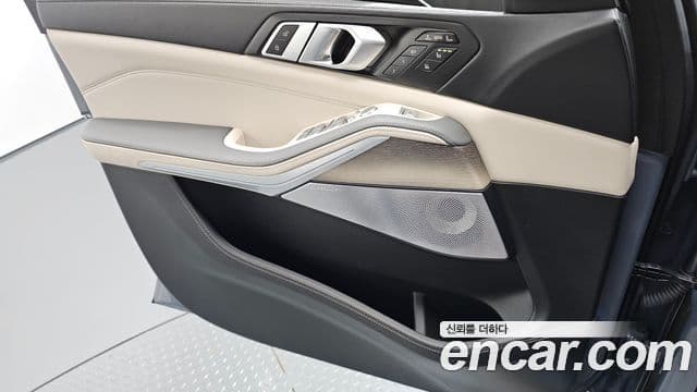 BMW X7 2023 — Photo 25/35