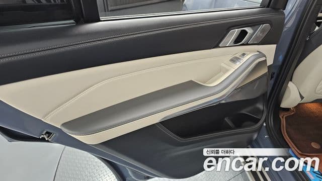 BMW X7 2023 — Photo 8/35