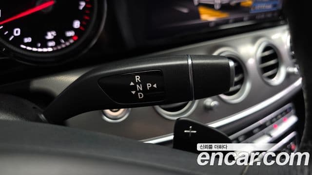 Mercedes-Benz E-Class 2018 — Şəkil 19/29