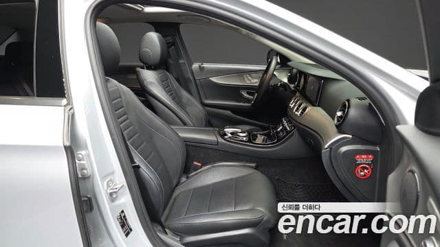 Mercedes-Benz E-Class 2018 — Şəkil 22/29