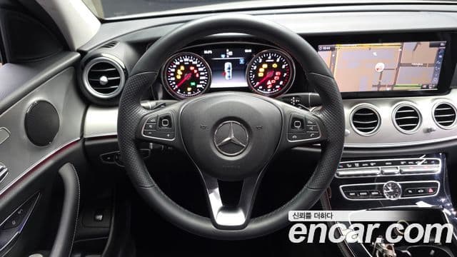 Mercedes-Benz E-Class 2018 — Şəkil 17/29