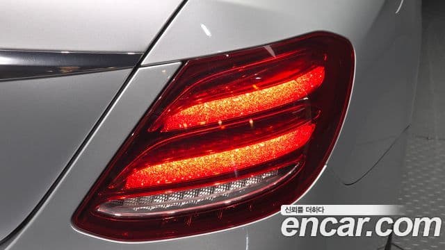 Mercedes-Benz E-Class 2018 — Şəkil 8/29