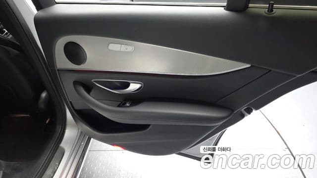 Mercedes-Benz E-Class 2018 — Şəkil 15/29