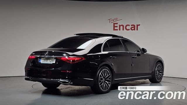 Mercedes-Benz S-Class 2023 — Photo 36/40