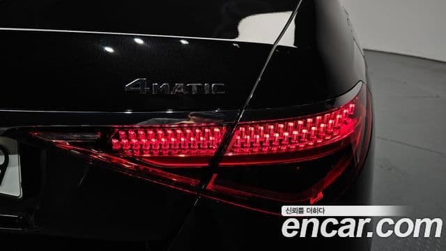 Mercedes-Benz S-Class 2023 — Photo 18/40