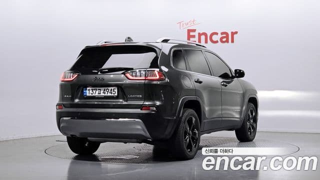 Jeep Cherokee 2021 — ფოტო 2/20