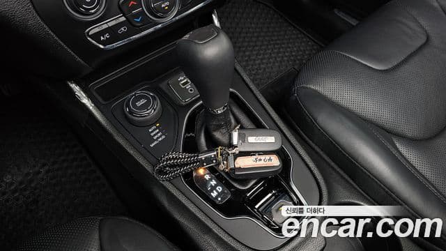 Jeep Cherokee 2021 — ფოტო 9/20